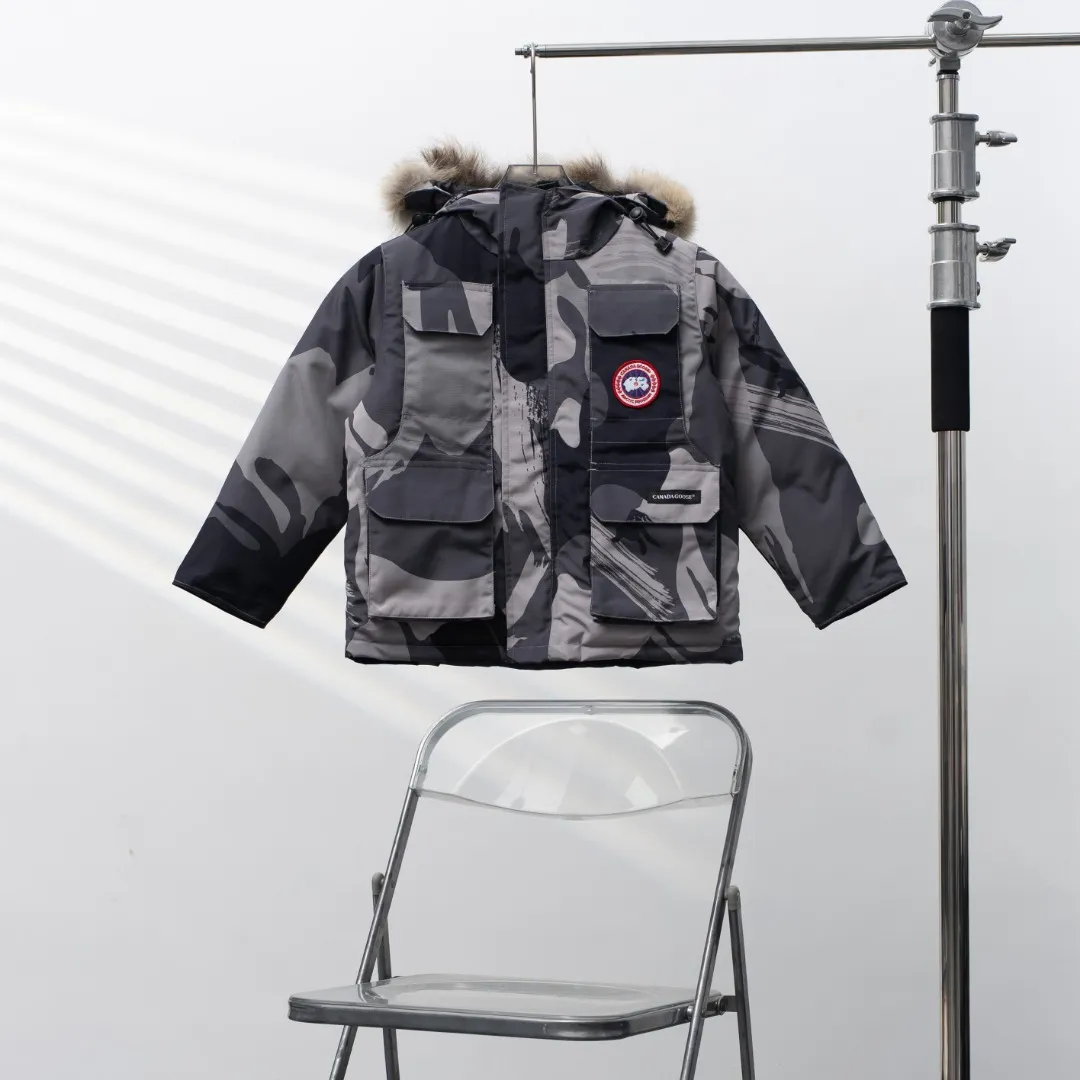 P660 CANADA GOOSE丨Canada Goose C08 children's clothing, children's hooded down jacket Color: gray camouflage Size: 110-160